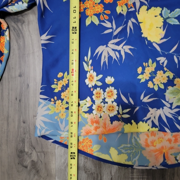 Guess Cross Over Floral Top - Picture 7 of 12